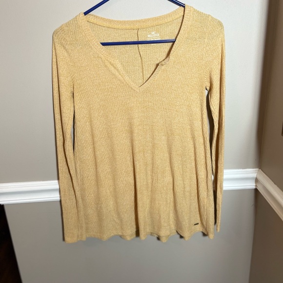 Hollister XS mustard yellow long sleeve top